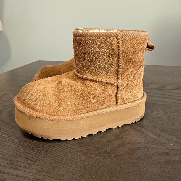 Ugg Kids Classic Mini Platform Girl's Size 13 Chesnut Boots - Picture 1 of 8